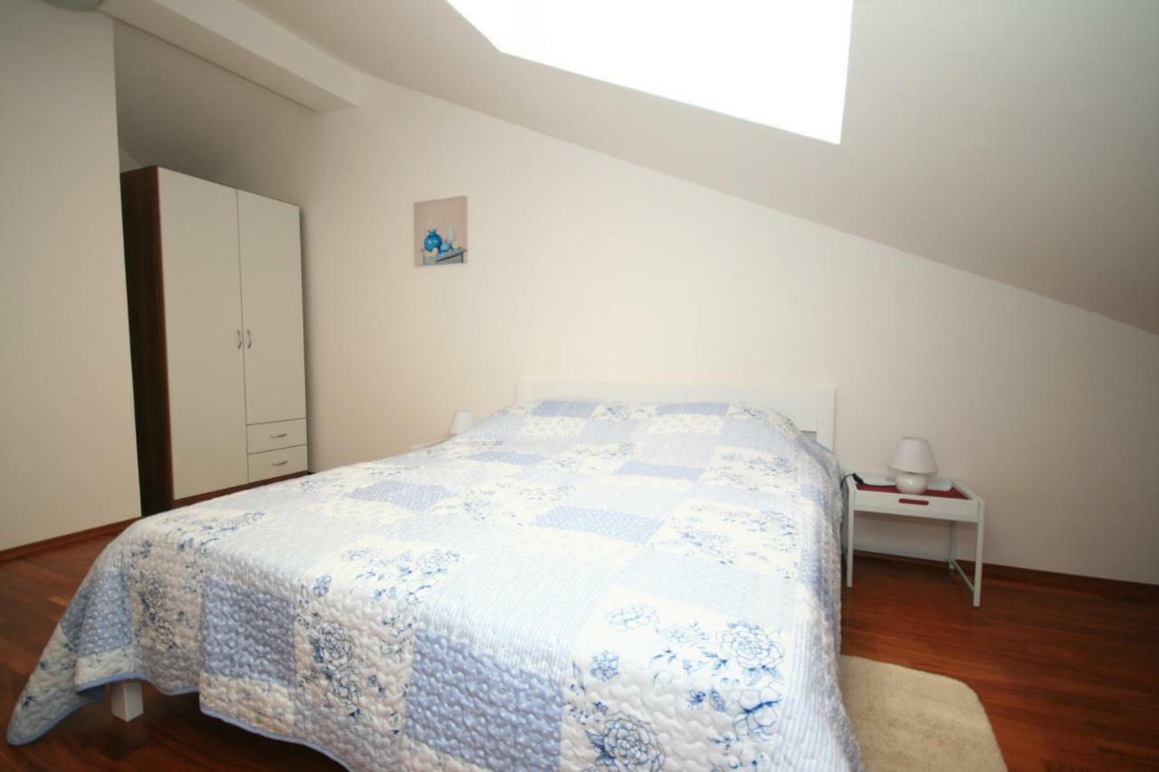 Apartment Mimoza 5, Baska, Krk Экстерьер фото