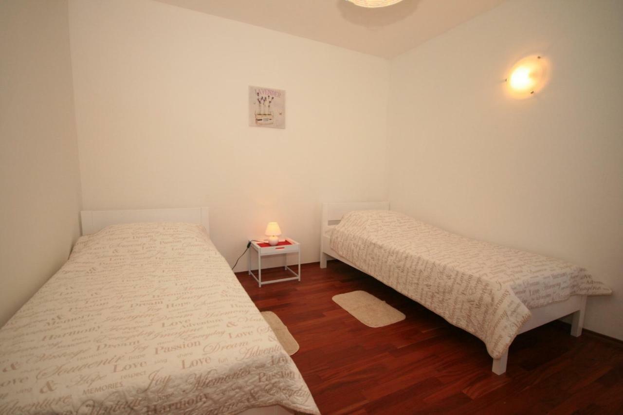 Apartment Mimoza 5, Baska, Krk Экстерьер фото